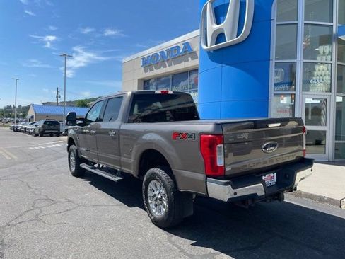 Used 2018 Ford F250 XLT w/ XLT Premium Package AWD/4WD image 3