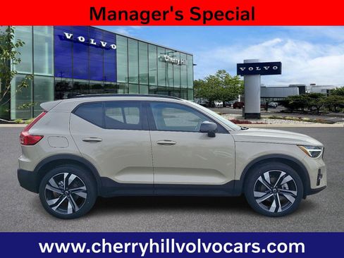 Certified 2025 Volvo XC40 B5 Ultra w/ Protection Package Premier image 7
