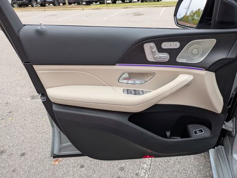 Used 2024 Mercedes-Benz GLS 450 4MATIC image 14