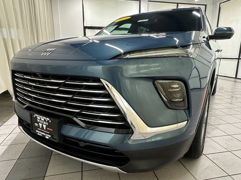 Certified 2025 Buick Enclave Preferred image 11