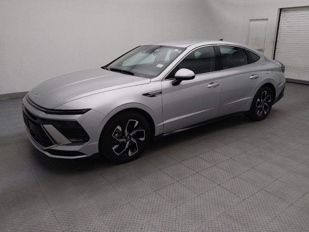 Used 2025 Hyundai Sonata SEL FWD image 2