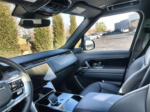 New 2026 Land Rover Range Rover Long Wheelbase SE image 13