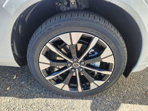 Certified 2026 Volvo XC60 B5 Plus w/ Protection Package Premier AWD/4WD image 20