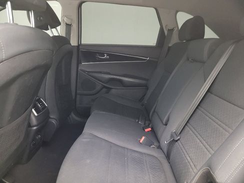 Used 2019 Kia Sorento FWD image 18