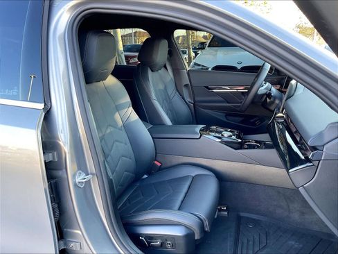 Certified 2026 BMW i5 eDrive40 w/ Premium Package image 10