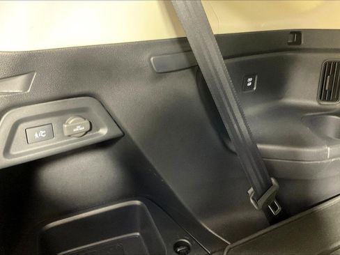 Used 2025 Honda Pilot Touring image 39