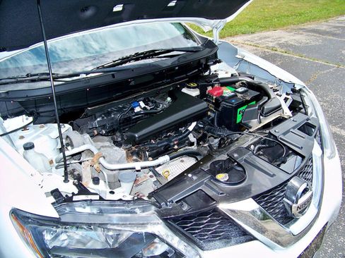 Used 2015 Nissan Rogue SV w/ SV Premium Package image 25