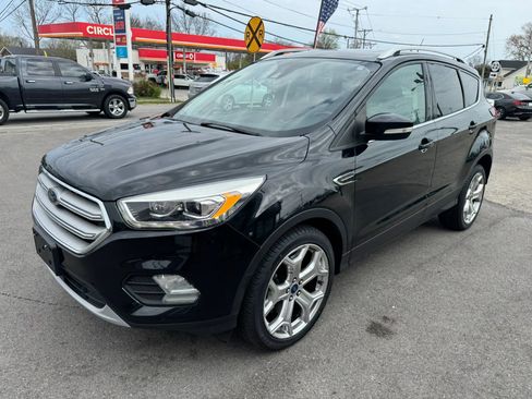 Used 2019 Ford Escape Titanium image 4