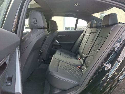 Used 2025 BMW i5 eDrive40i RWD image 10