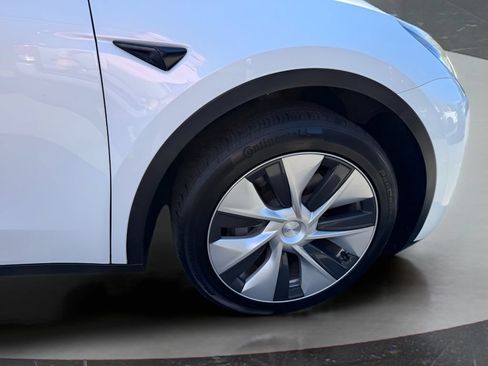 Used 2023 Tesla Model Y Long Range AWD/4WD image 12