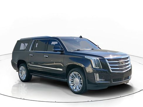 Used 2019 Cadillac Escalade ESV Platinum RWD image 3
