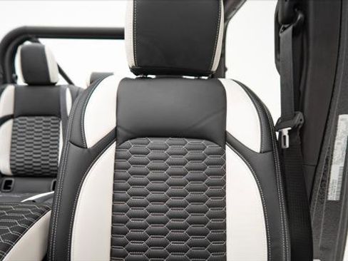 Used 2025 Jeep Gladiator Sport image 44