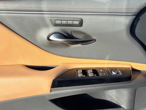 Used 2025 Lexus ES 350 w/ Premium Package FWD image 29