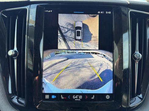 Used 2025 Volvo XC60 B5 Plus image 17