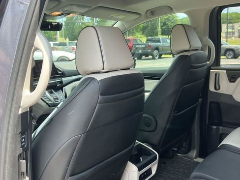 Used 2025 Honda Odyssey Elite image 32