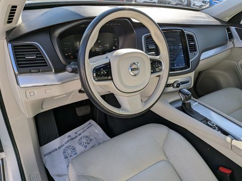 Used 2018 Volvo XC90 T5 Momentum w/ Convenience Package image 11