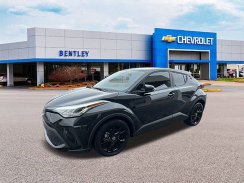 Used 2022 Toyota C-HR XLE image 1