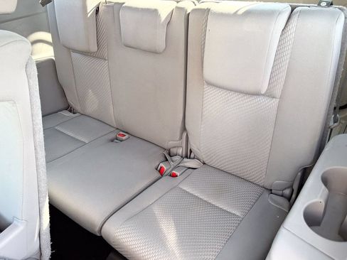 Used 2019 Toyota Highlander LE AWD/4WD image 38