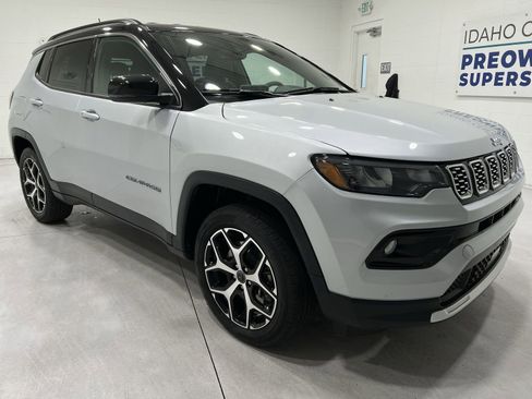 Used 2025 Jeep Compass Limited image 2