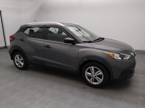 Used 2019 Nissan Kicks S FWD image 11