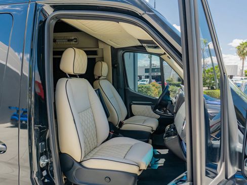 Used 2022 Mercedes-Benz Sprinter 2500 image 46