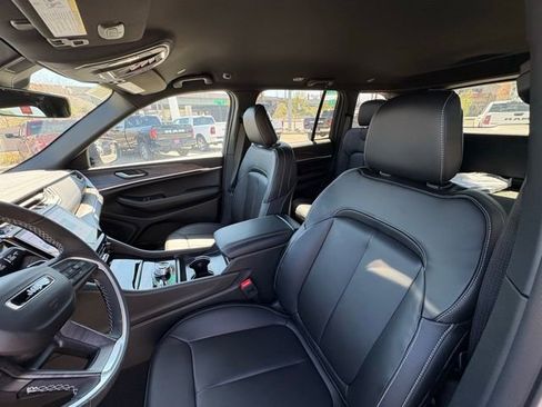 New 2025 Jeep Grand Cherokee Limited w/ Trailer Tow Package image 14