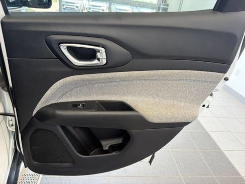 Used 2024 Jeep Compass Latitude AWD/4WD image 10