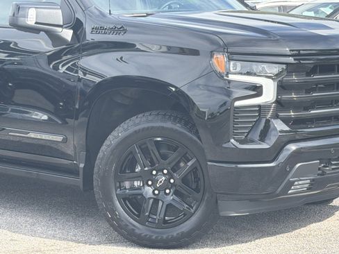 Used 2025 Chevrolet Silverado 1500 High Country w/ Midnight Edition AWD/4WD image 3