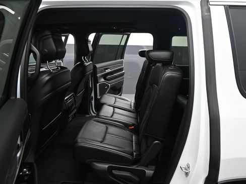 Used 2024 Jeep Wagoneer Series II w/ Premium Group I image 32