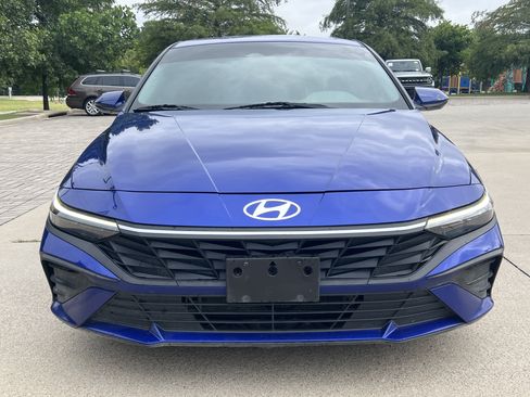 Used 2024 Hyundai Elantra Blue FWD image 3