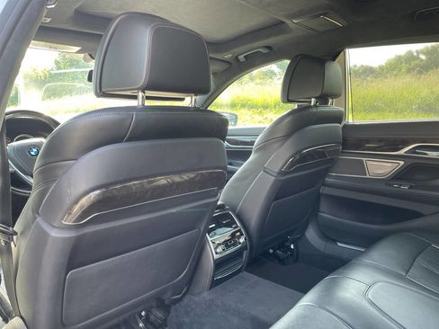 Used 2016 BMW 750i image 19
