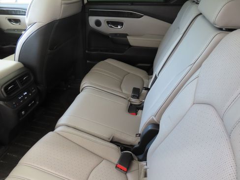 Used 2023 Honda Pilot Elite image 22