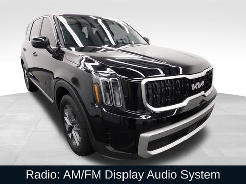 Used 2024 Kia Telluride LX image 2