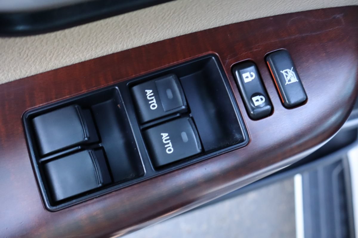 Used 2014 Toyota Sequoia Platinum RWD image 29