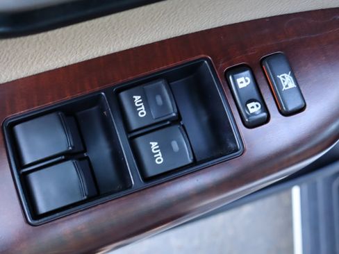 Used 2014 Toyota Sequoia Platinum RWD image 29