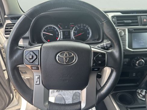 Used 2018 Toyota 4Runner SR5 AWD/4WD image 11