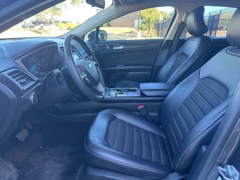 Used 2018 Ford Fusion SE w/ Equipment Group 201A image 7