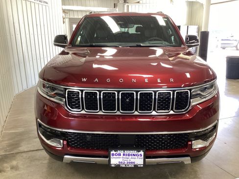 Used 2024 Jeep Wagoneer Series III w/ Premium Group I AWD/4WD image 9
