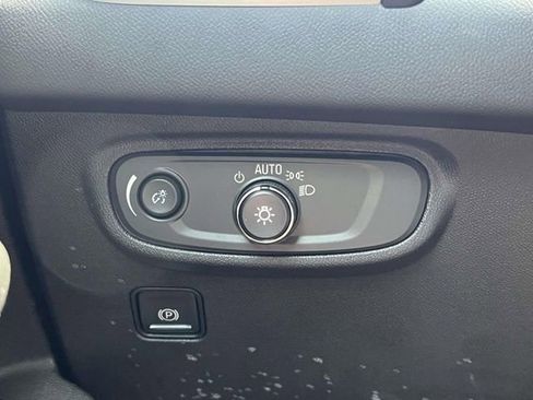 Used 2023 GMC Terrain SLE w/ Driver Convenience Package FWD image 30