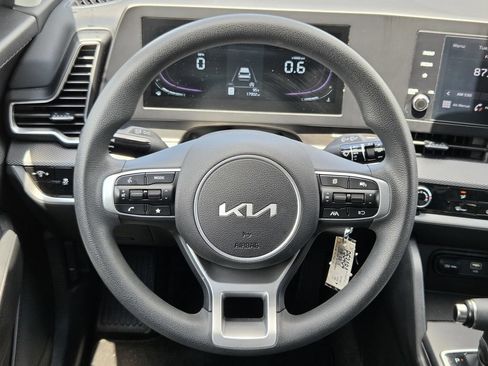 Used 2025 Kia Sportage LX FWD image 14