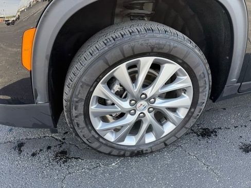 Certified 2025 Buick Enclave Preferred AWD/4WD image 2