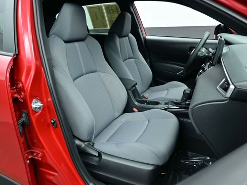 Used 2024 Toyota Corolla Cross SE image 13