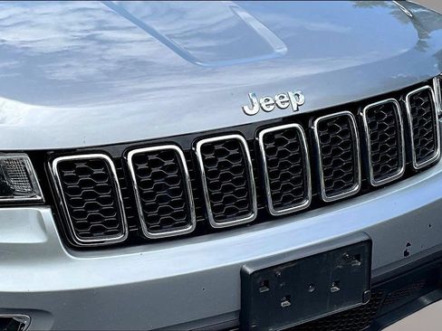 Used 2021 Jeep Grand Cherokee Laredo AWD/4WD image 30