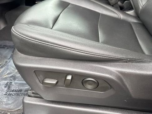 Used 2025 GMC Sierra 1500 SLT image 13