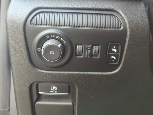 Used 2022 Jeep Wagoneer Series II RWD image 12