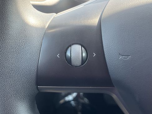 Used 2021 Tesla Model Y Long Range AWD/4WD image 21