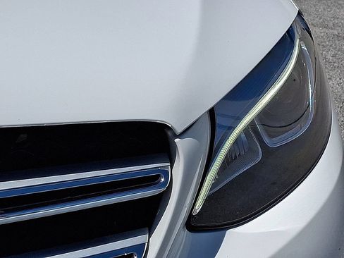 Used 2018 Mercedes-Benz GLC 300 4MATIC image 12