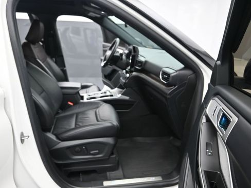 Certified 2023 Ford Explorer Platinum w/ Technology Package image 27