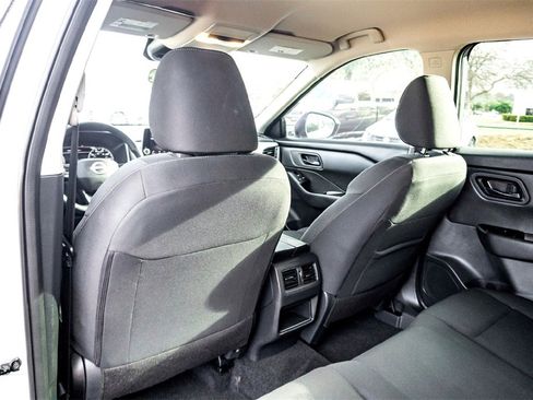 Used 2025 Nissan Rogue S image 28