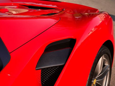Used 2019 Ferrari 488 Spider image 6